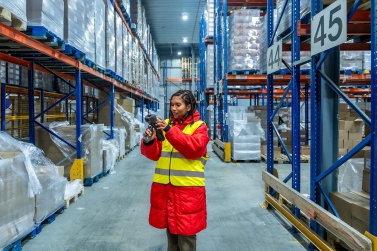 Managing-Mobile-Devices-at-Scale-What-Changes-When-You-Cross-100-Devices-in-Operations